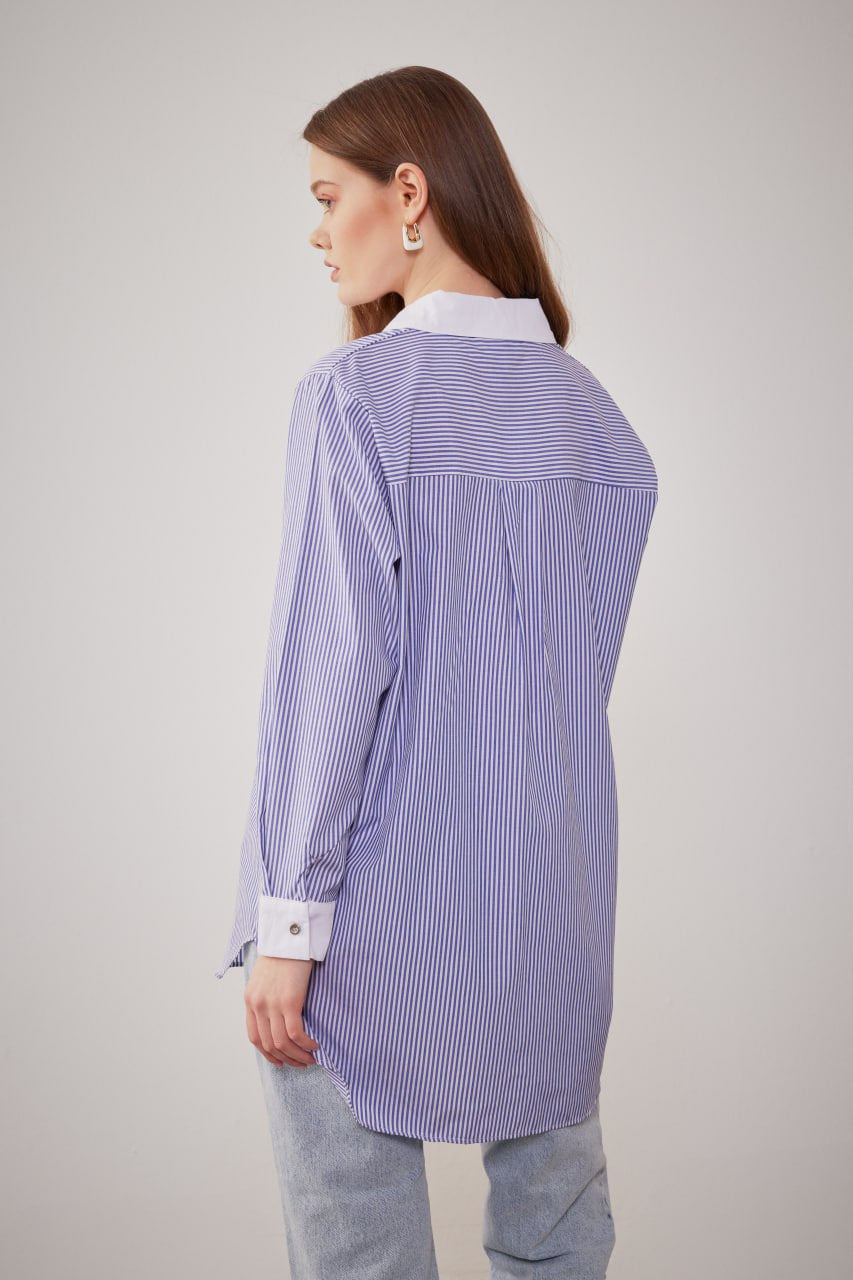 Women strille white and blue shirt