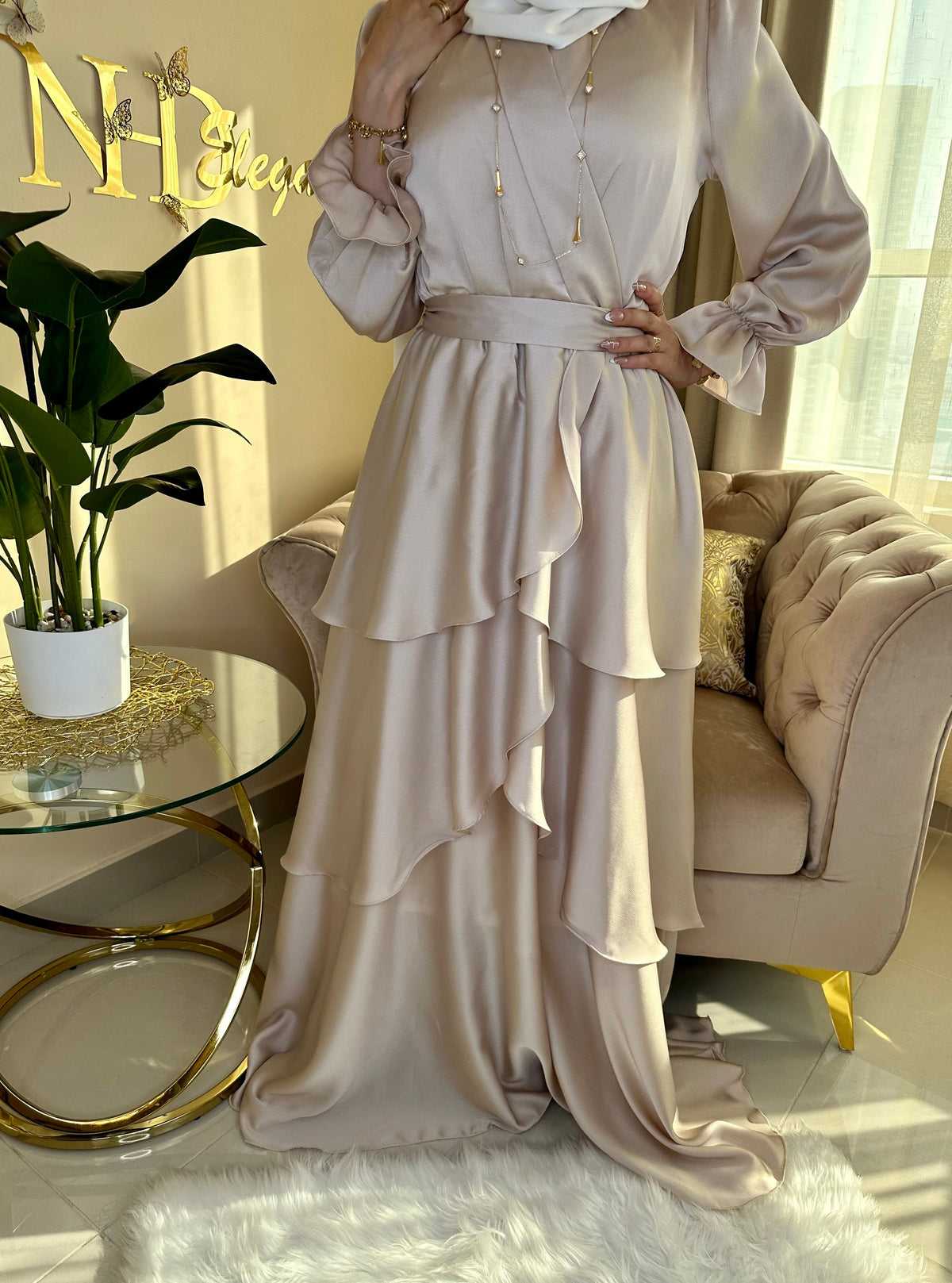 Maxi satin dress with long sleeve