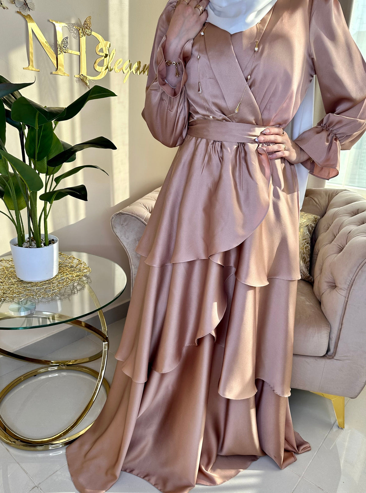 Maxi satin dress with long sleeve