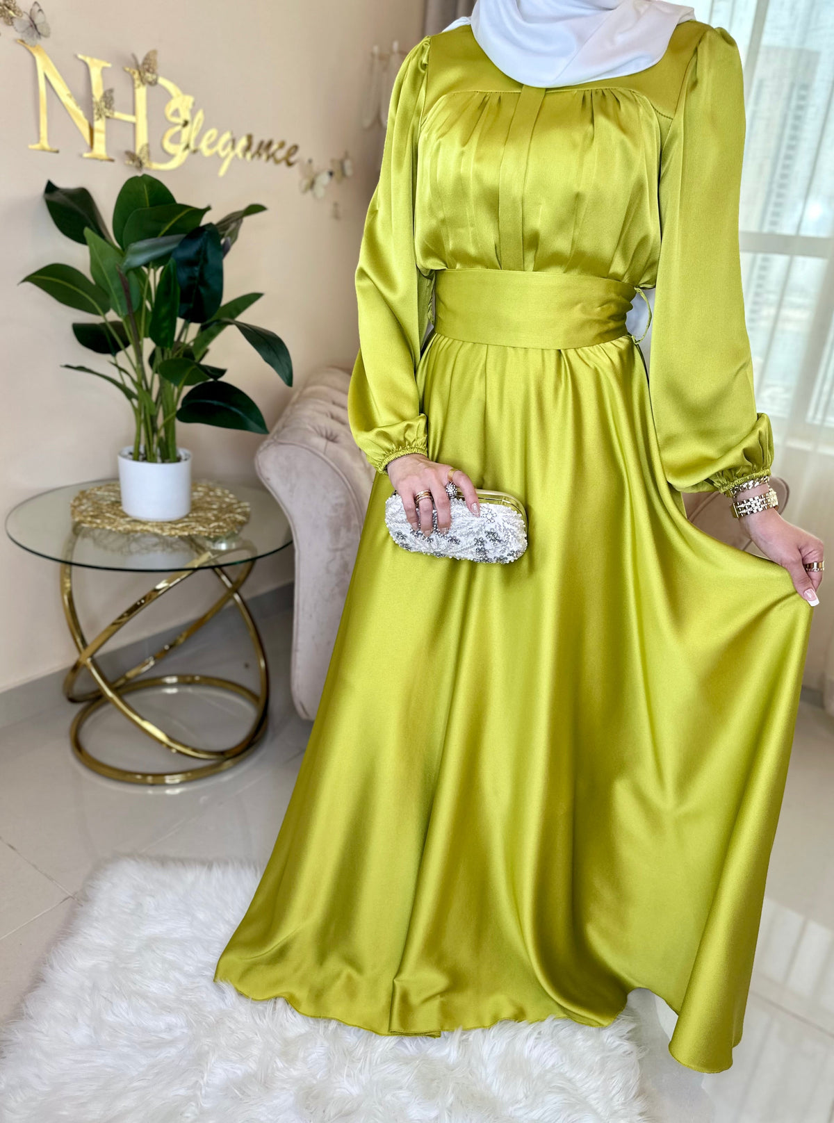 Elegant maxi satin pistachio dress with long sleeve