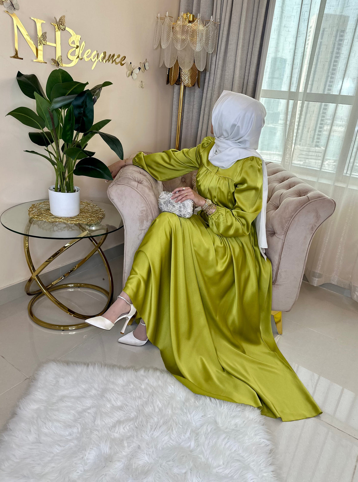 Elegant maxi satin pistachio dress with long sleeve