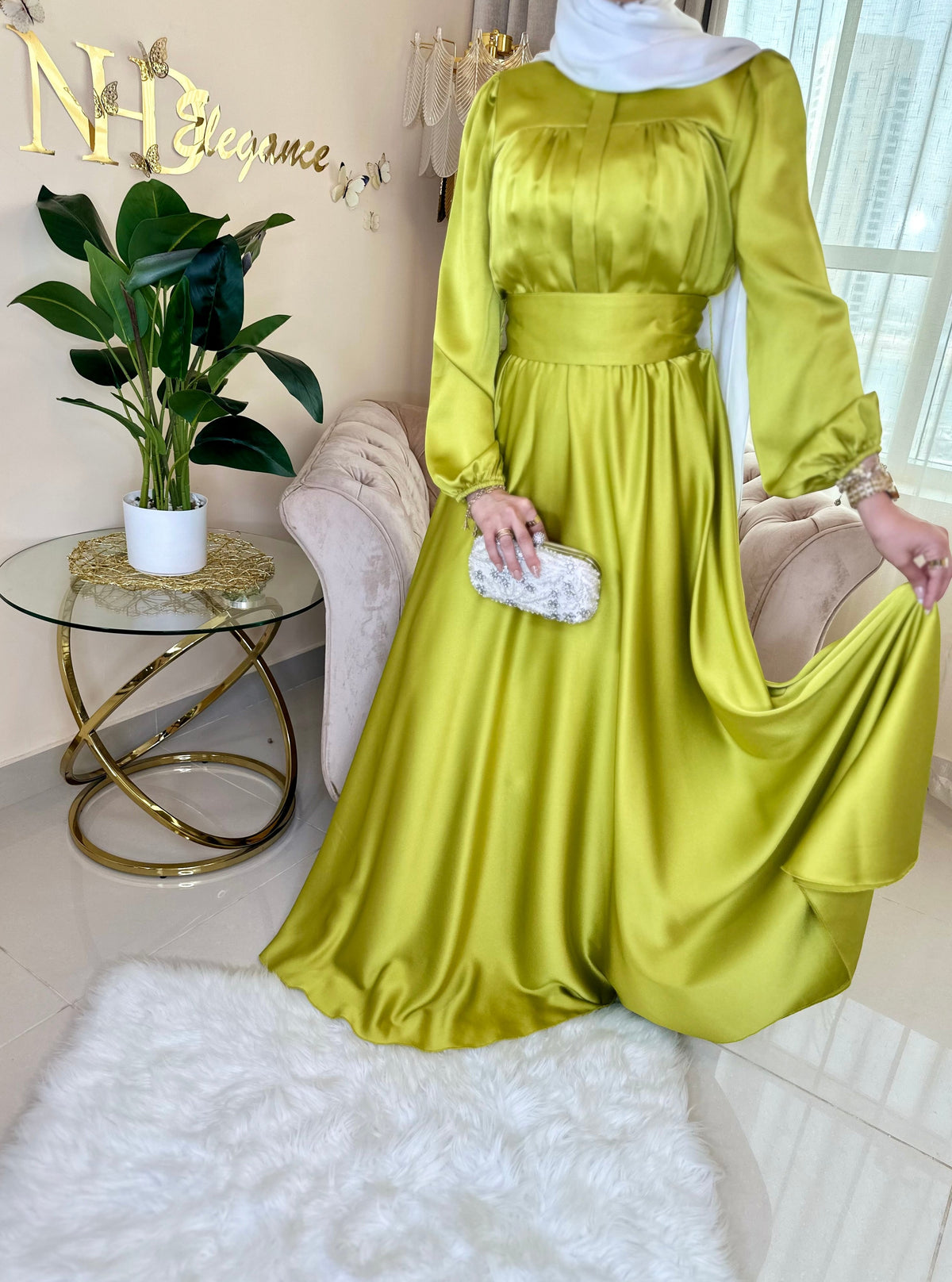 Elegant maxi satin pistachio dress with long sleeve