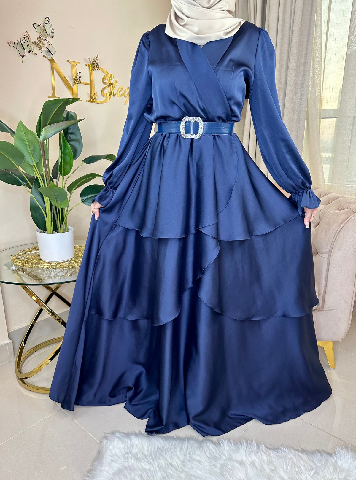 Maxi satin dress with long sleeve