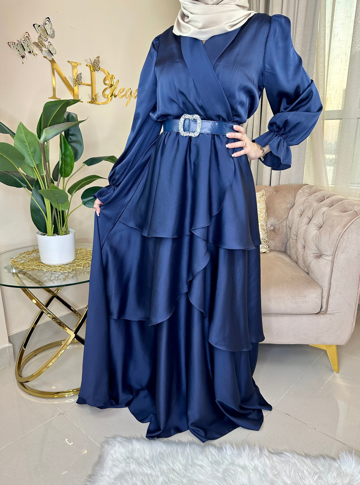 Maxi satin dress with long sleeve